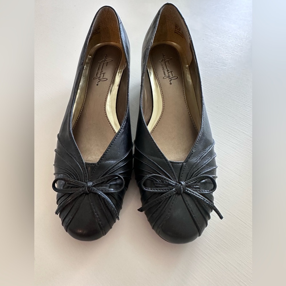 Black leather hush puppy pumps
